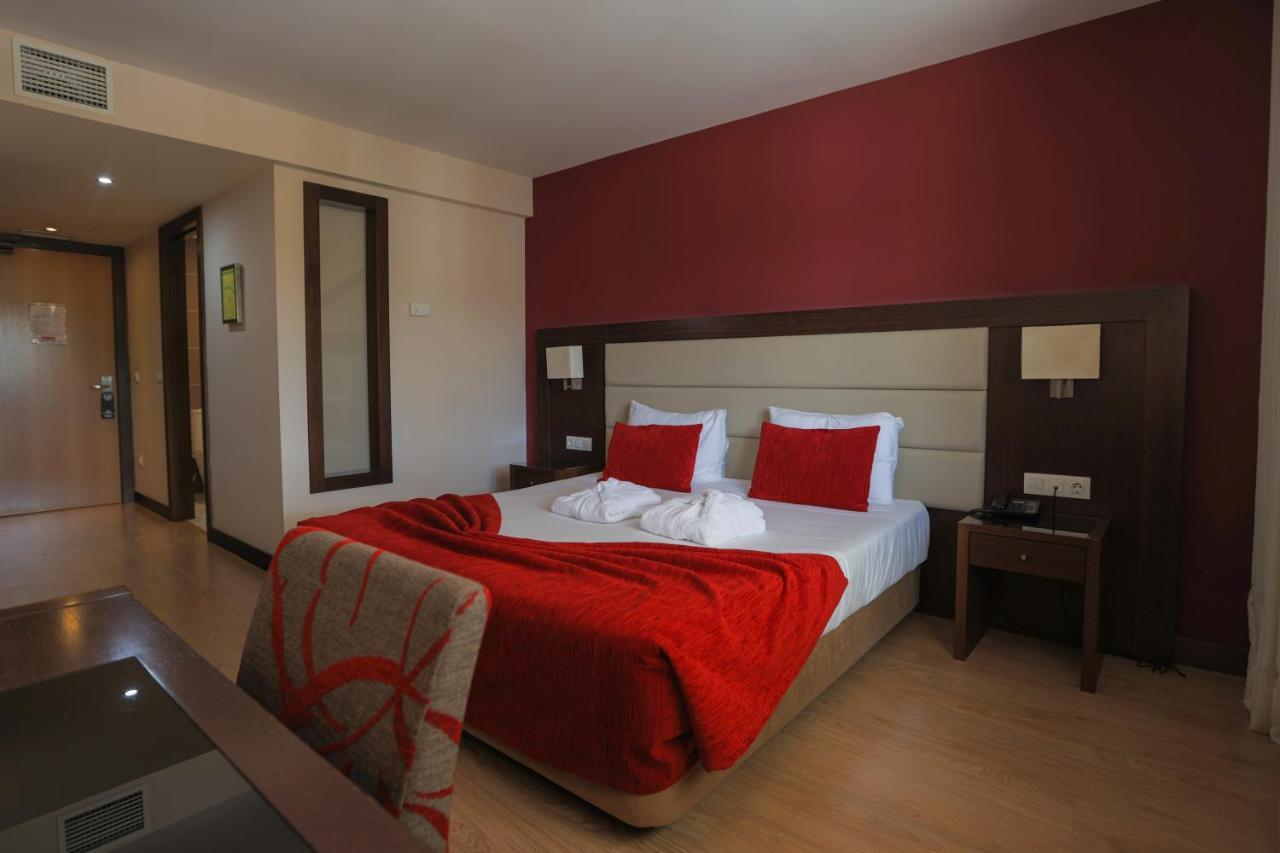 Palace Hotel E Spa Monte Rio Термаш-де-Сан-Педру-ду-Сул Экстерьер фото